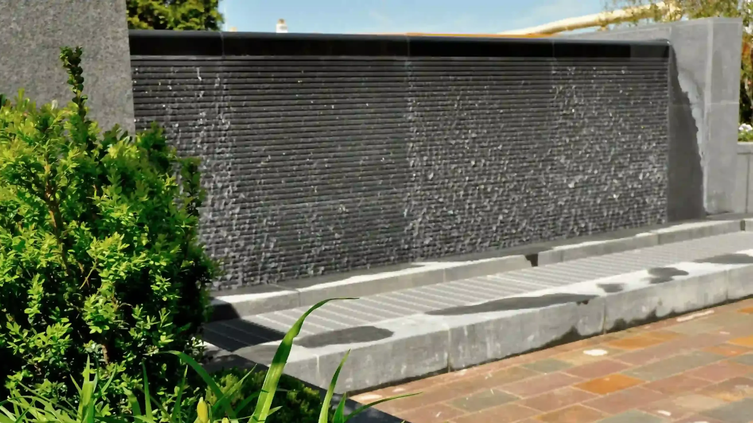 آبنما دیوار خیس