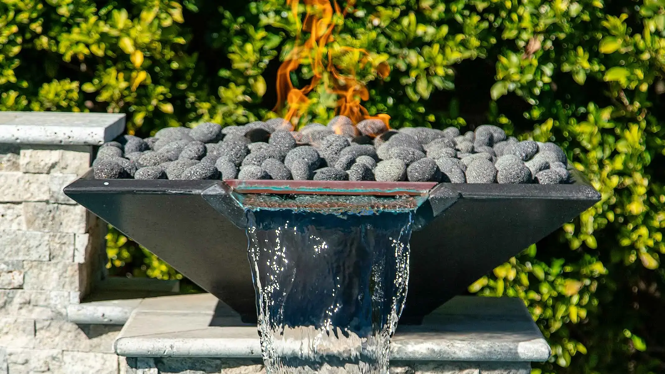 آبنما آب و آتش