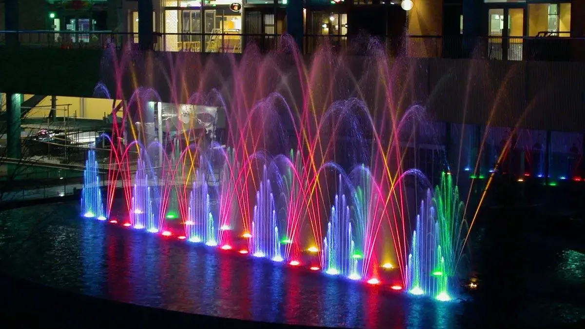 آبنما موزیکال والتزینگ