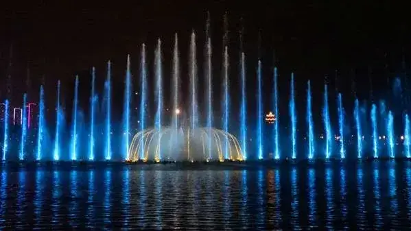 آبنما موزیکال چیسینگ جت