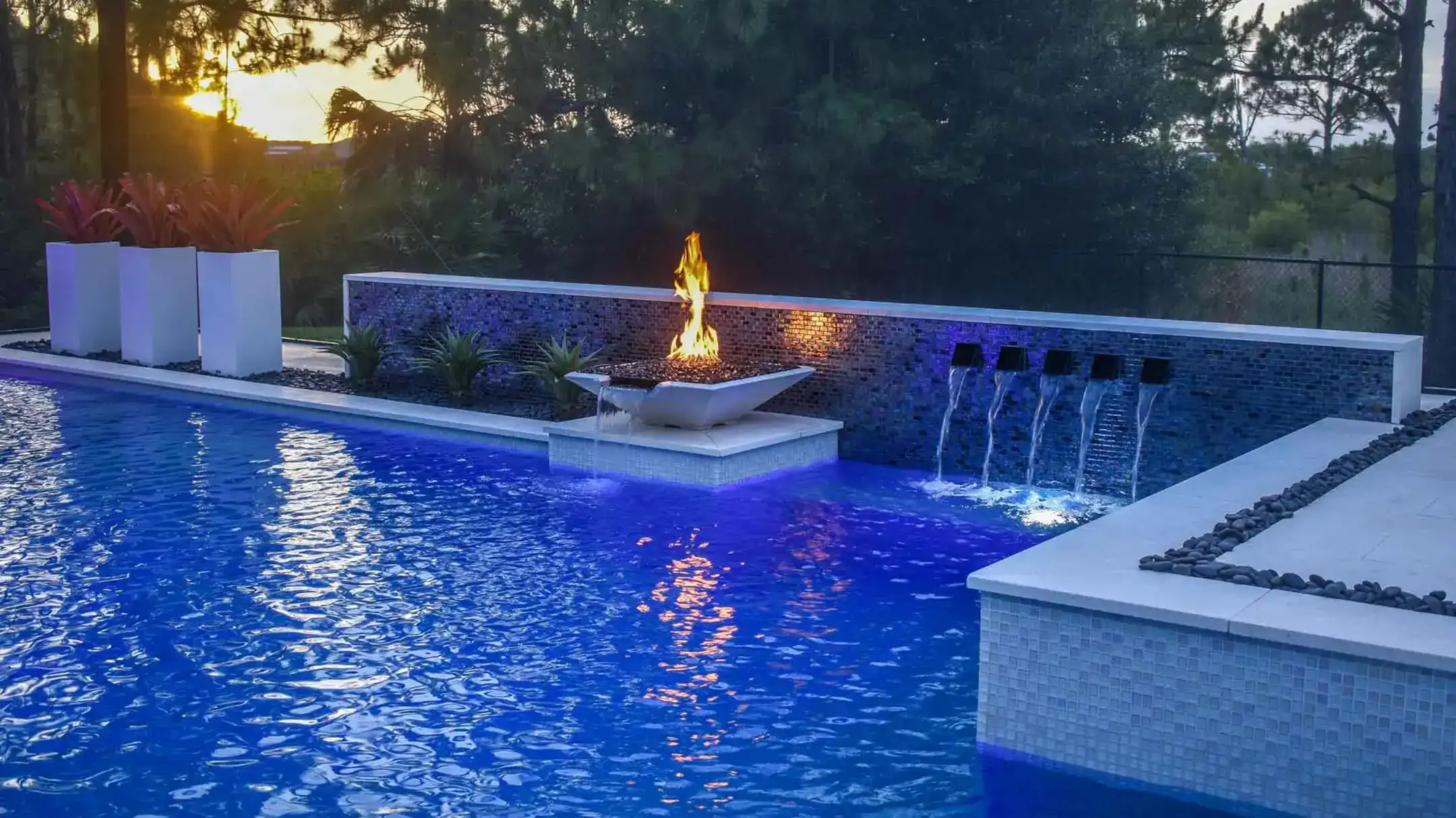 آبنما مناسب استخر