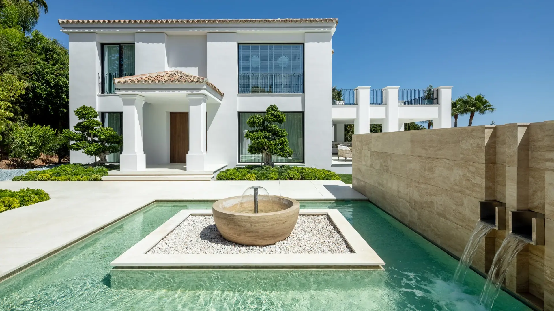 آبنما برای حیاط ویلا