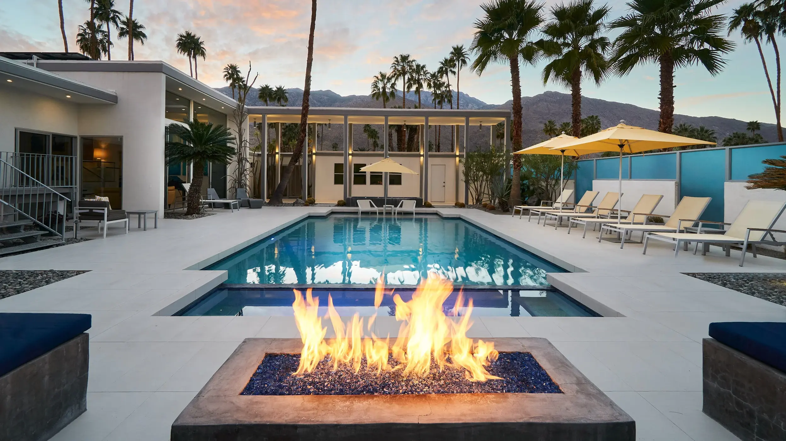 آبنما برای حیاط ویلا