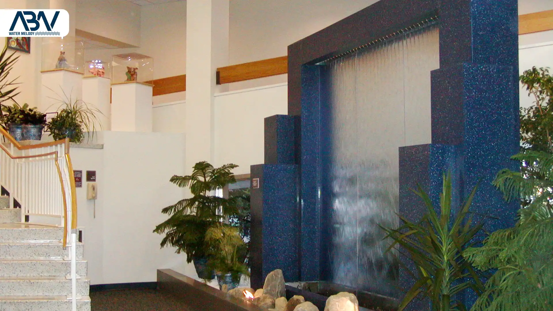 آبنما استند شیشه ای