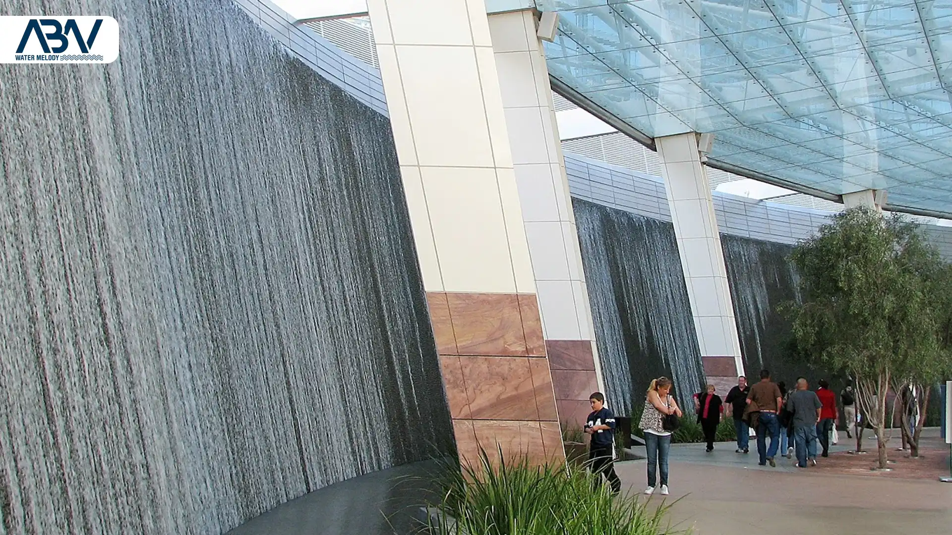 3 آبنما دیوار خیس