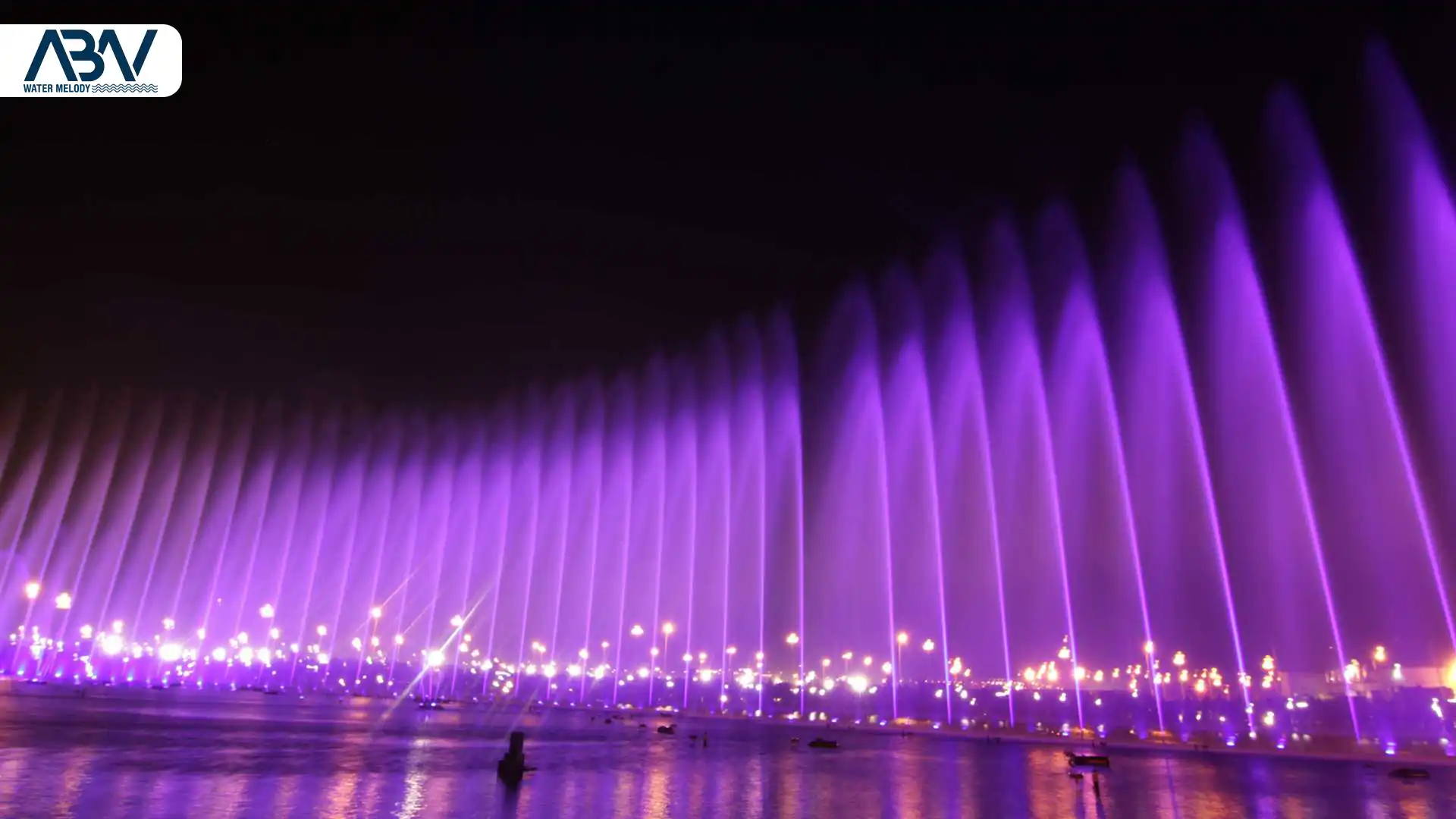 آبنمای بلند زن